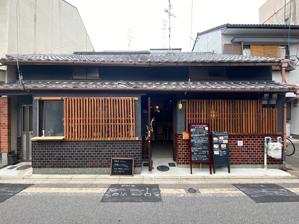 京都市上京区上立売東町29の賃貸物件/タイルの色合いがかわいらしい外観