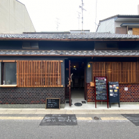 京都市上京区上立売東町29の賃貸物件/タイルの色合いがかわいらしい外観