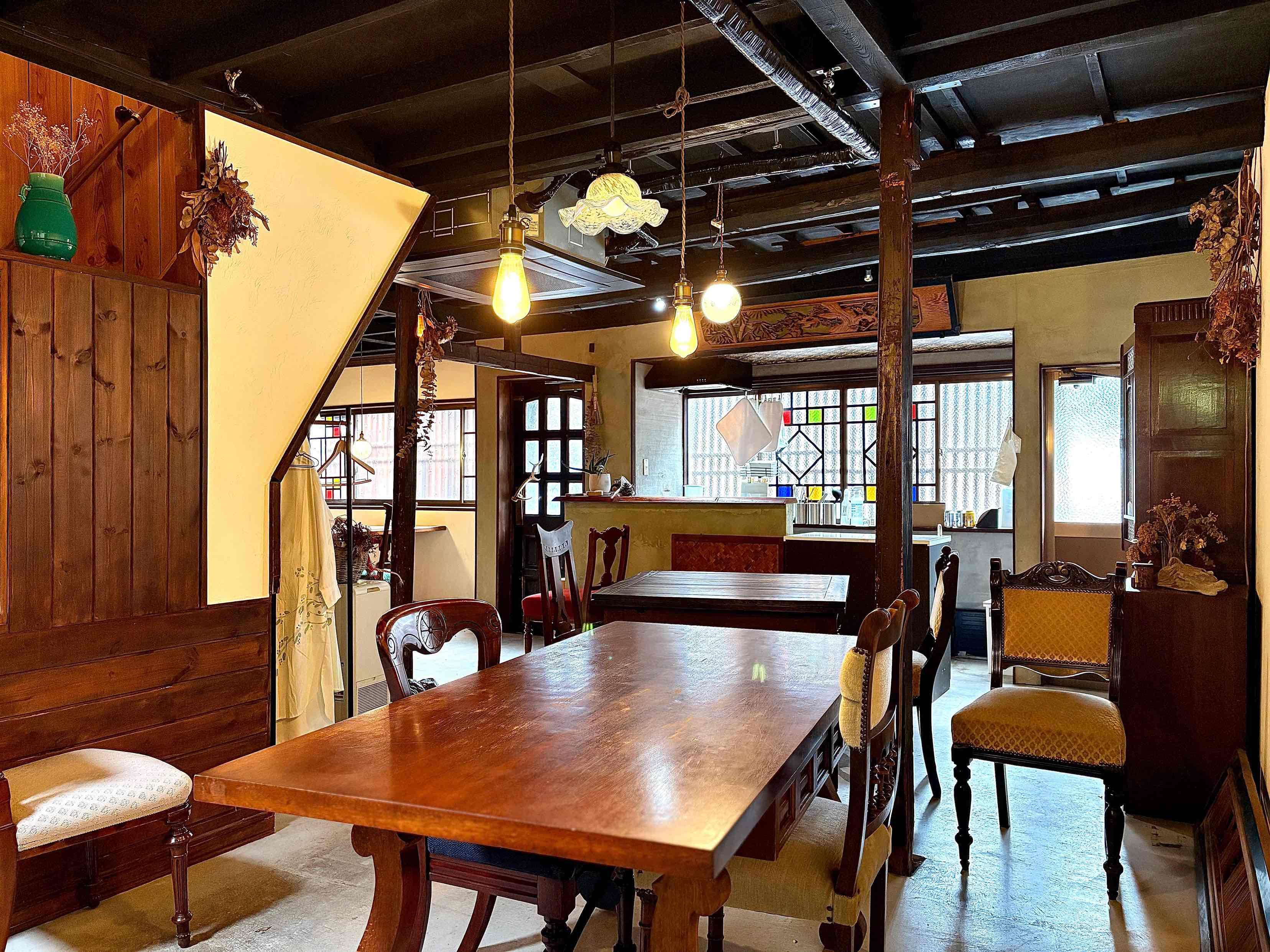 京都市上京区上立売東町29の賃貸物件/室内はL字になっていて、両側が見える位置にキッチンスペースが設けられています