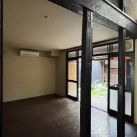 京都市左京区新間之町通二条下る頭町346の賃貸物件/1F | 奥の客席想定スペース。庭に面しています。