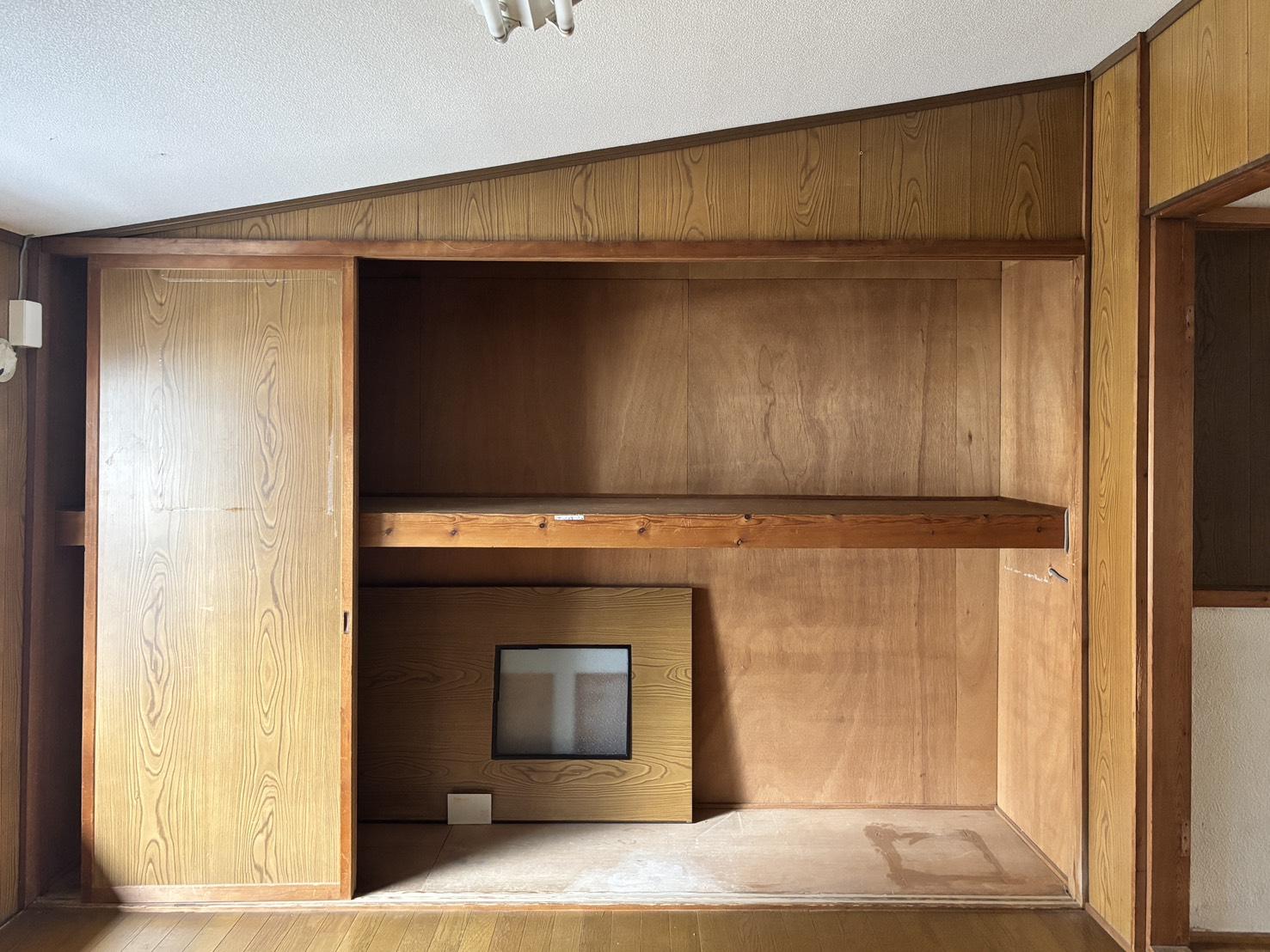 京都市左京区新間之町通二条下る頭町346の賃貸物件/2F | 勾配天井の部屋。屋根形状がそのまま感じられます。