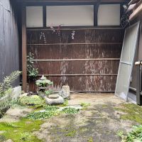 京都市左京区新間之町通二条下る頭町346の賃貸物件/1F | 奥の庭。コンパクトながら視覚が広がる。