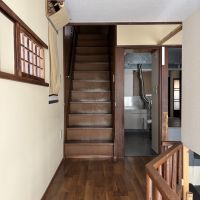 京都市左京区新間之町通二条下る頭町346の賃貸物件/1F | 2階へ続く階段。2階は住居やアトリエ使いも検討できそう。