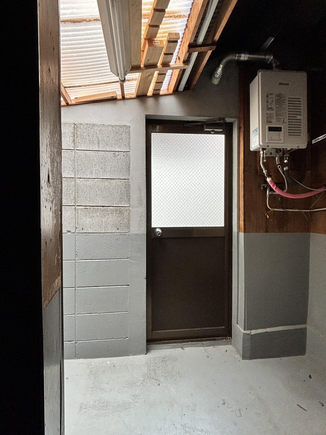 京都市左京区新間之町通二条下る頭町346の賃貸物件/1F | 勝手口まわりは広め。収納スペースなどとしても活用できます。