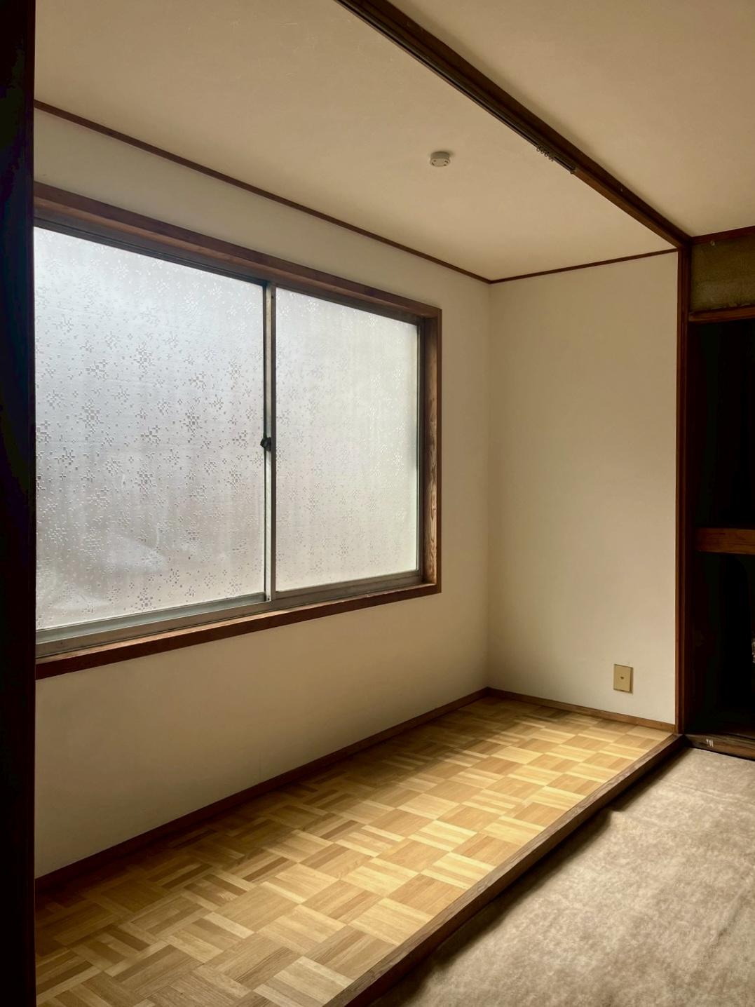 京都市下京区木屋町通六軒上る都市町151番地6の賃貸物件/壁、板間の色合いのおかげでやさしい光が心地いい一角です