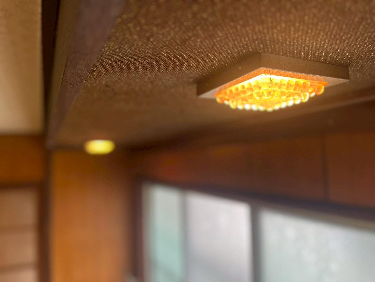 京都市下京区木屋町通六軒上る都市町151番地6の賃貸物件/1階洋室に設置されたかわいらしいレトロで照明