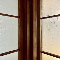 京都市下京区木屋町通六軒上る都市町151番地6の賃貸物件/それぞれ異なるデザインの型ガラスが印象的