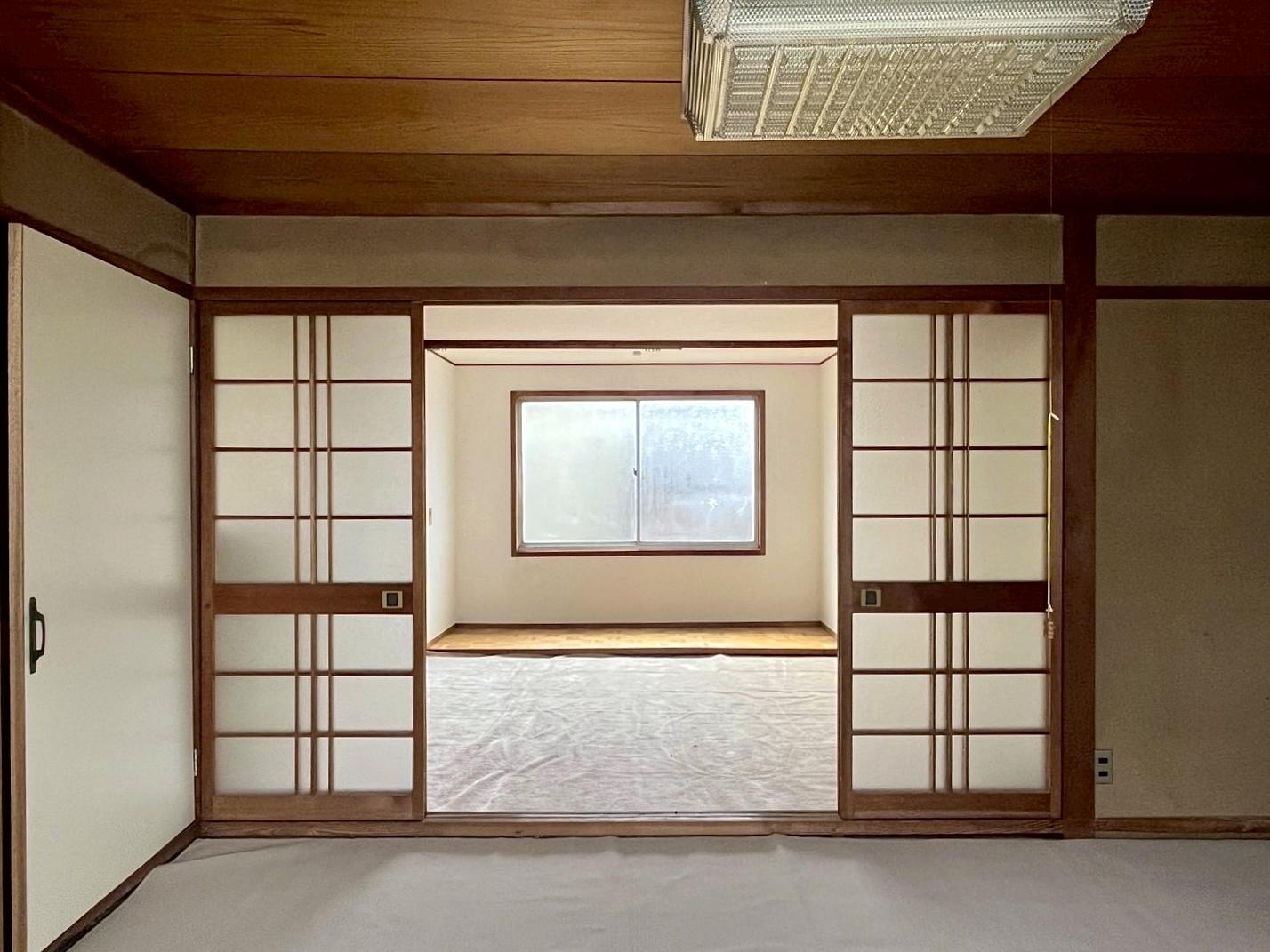 京都市下京区木屋町通六軒上る都市町151番地6の賃貸物件/2階北側からの様子。窓の先はバルコニーが設けられています。