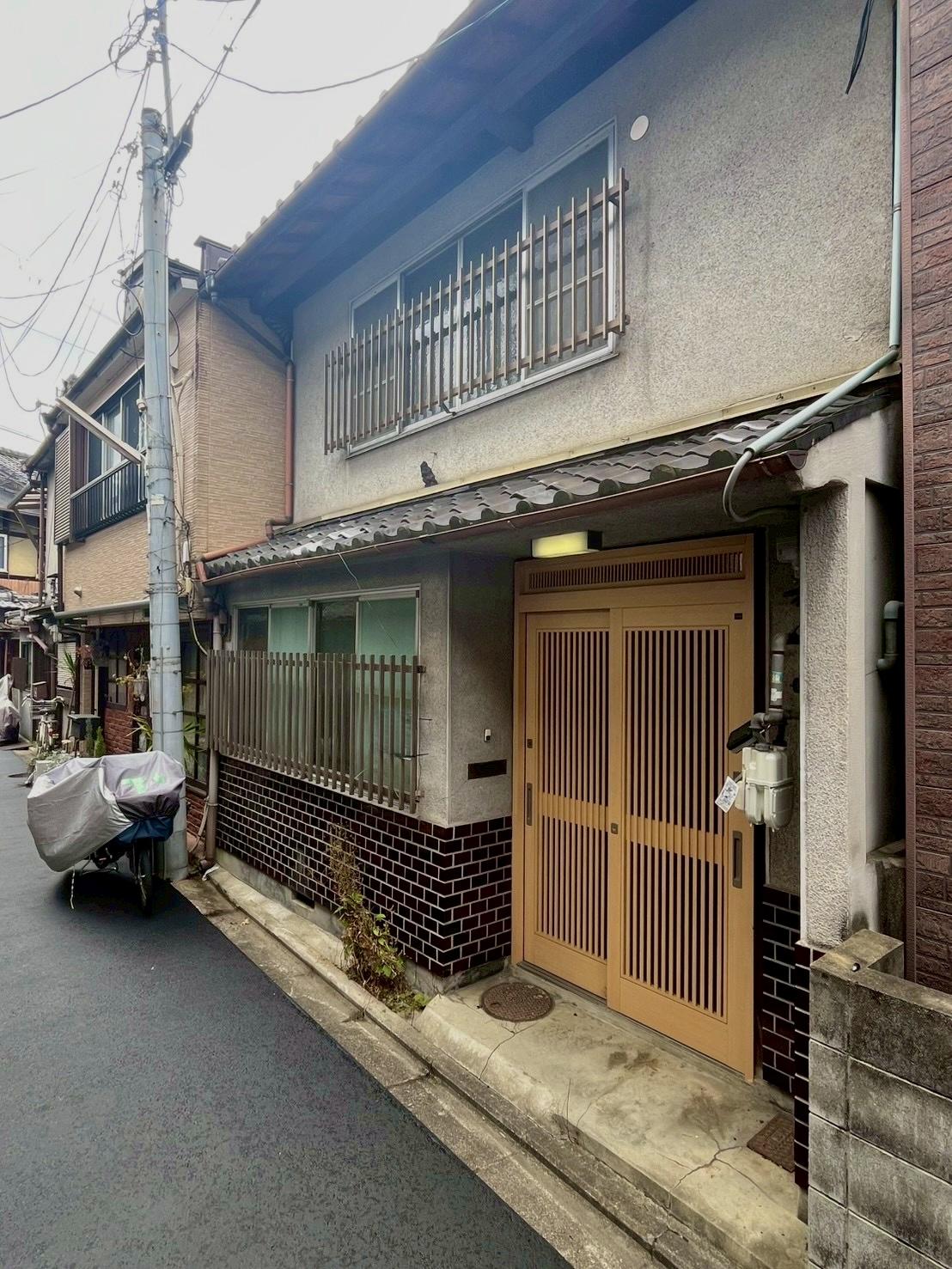 京都市下京区木屋町通六軒上る都市町151番地6の賃貸物件/穏やかな空気が流れる細道に所在します