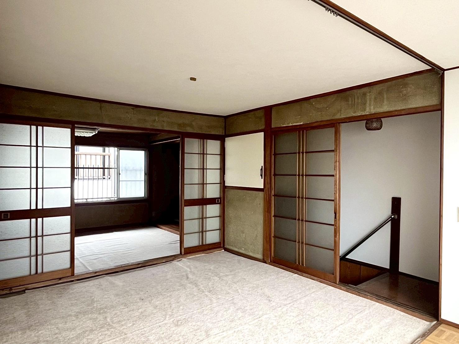 京都市下京区木屋町通六軒上る都市町151番地6の賃貸物件/2階南側からの様子。建具やガラス戸など、どこか懐かしい雰囲気が残っています