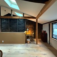 〒600-8141 京都府京都市下京区新日吉町１２４&minus;１０の賃貸物件/2階吹き抜けに面した書斎コーナー。広いワンルームの2階の片隅、小さなスペースにおさまった空間が、とても居心地良さそう