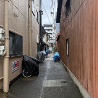 〒600-8141 京都府京都市下京区新日吉町１２４&minus;１０の賃貸物件/位置するのは高瀬川沿いの建物の間の路地奥の奥