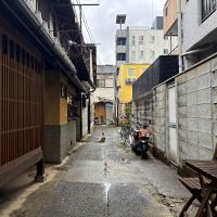 〒600-8141 京都府京都市下京区新日吉町１２４&minus;１０の賃貸物件/路地を入って曲がったさらに路地奥にあります。なのでとても静か