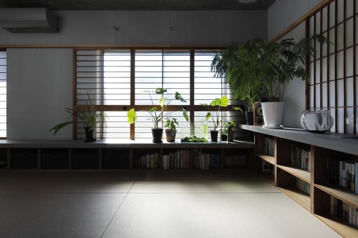 京都市左京区北白川追分町1-4の売買物件/押出成形セメント板を用いリビングにぐるりとカウンターがめぐる（photo by来田猛氏）