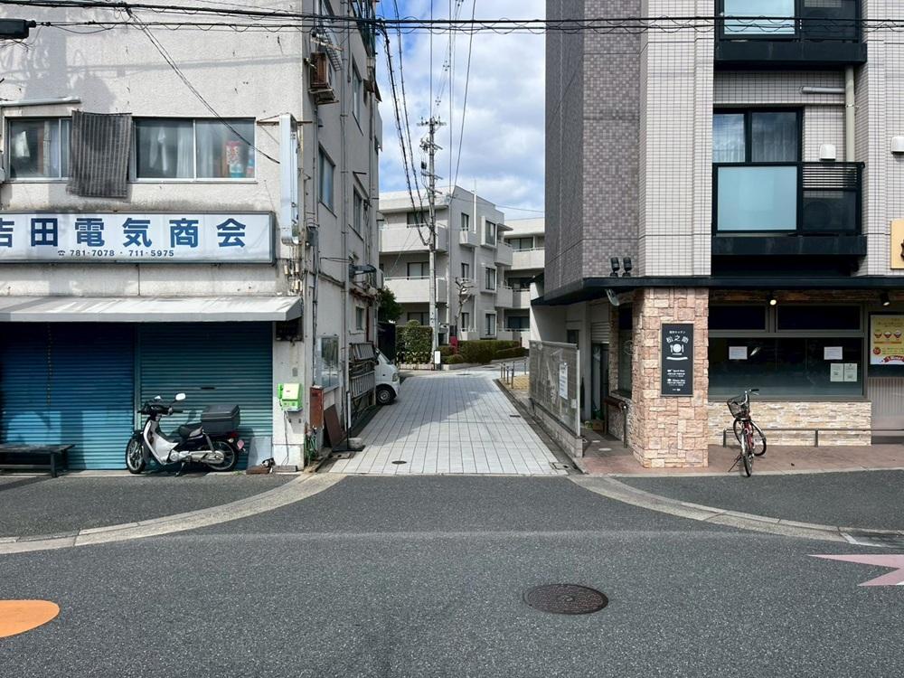 京都市左京区北白川追分町1-4の売買物件/今出川通から少し奥まって建っているので車両の通行音はほぼ気にならない