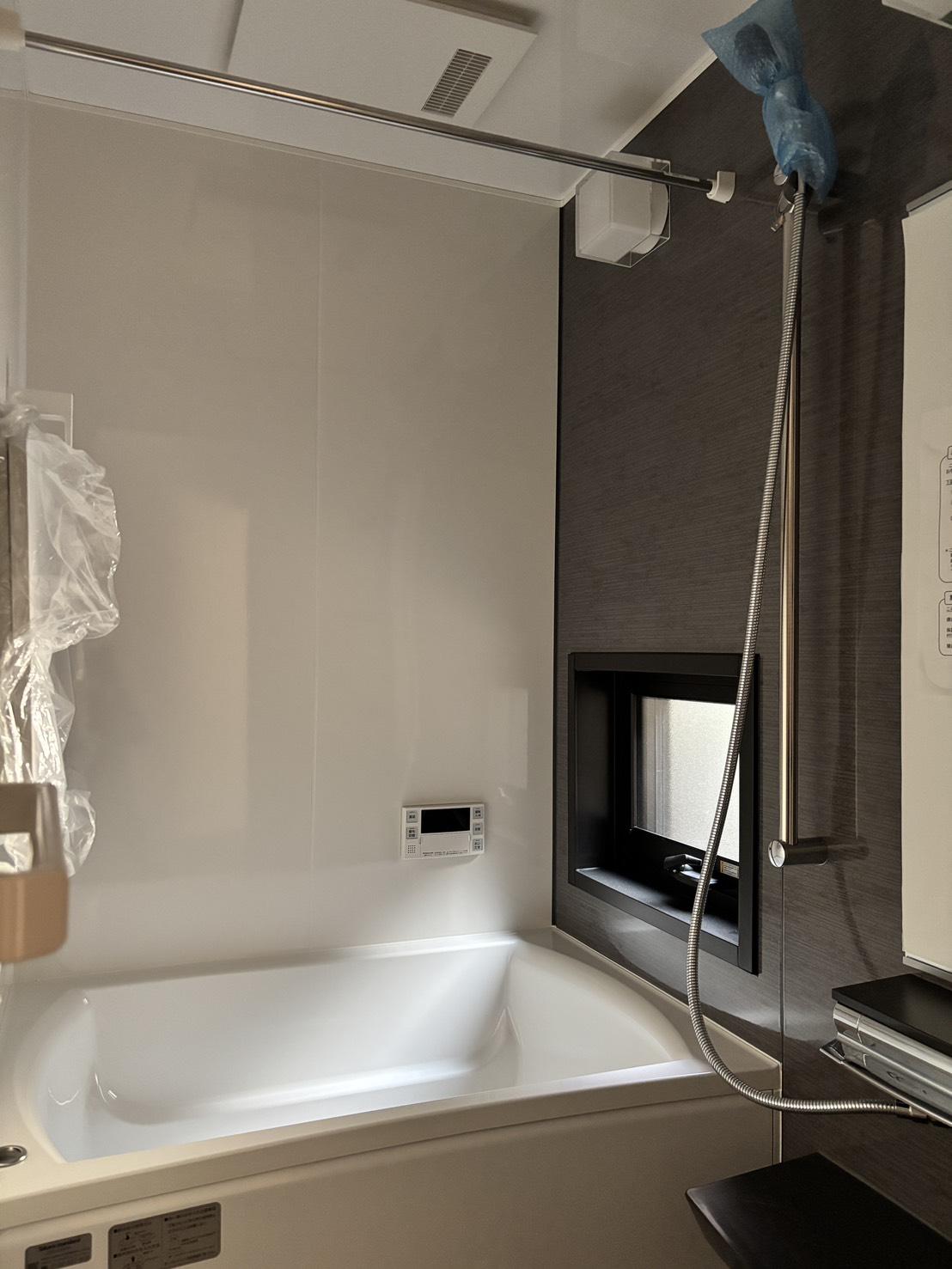 京都市上京区東今⼩路町744-28の賃貸物件/サウナ横にある浴室。氷を放り込んで水風呂としてどうぞ。