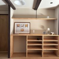 京都市上京区東今⼩路町744-28の賃貸物件/キッチンの反対側にある収納棚。お皿やオーブンの収納にも使えそう。