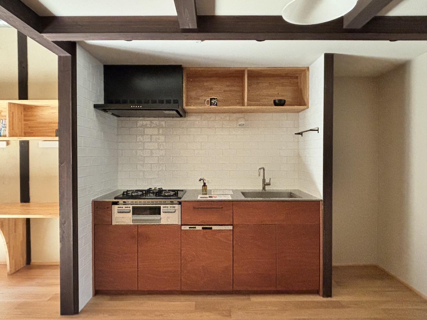 京都市上京区東今⼩路町744-28の賃貸物件/木の温かみを感じるキッチン。