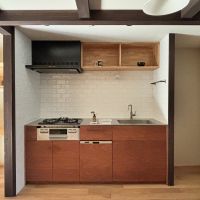 京都市上京区東今⼩路町744-28の賃貸物件/木の温かみを感じるキッチン。