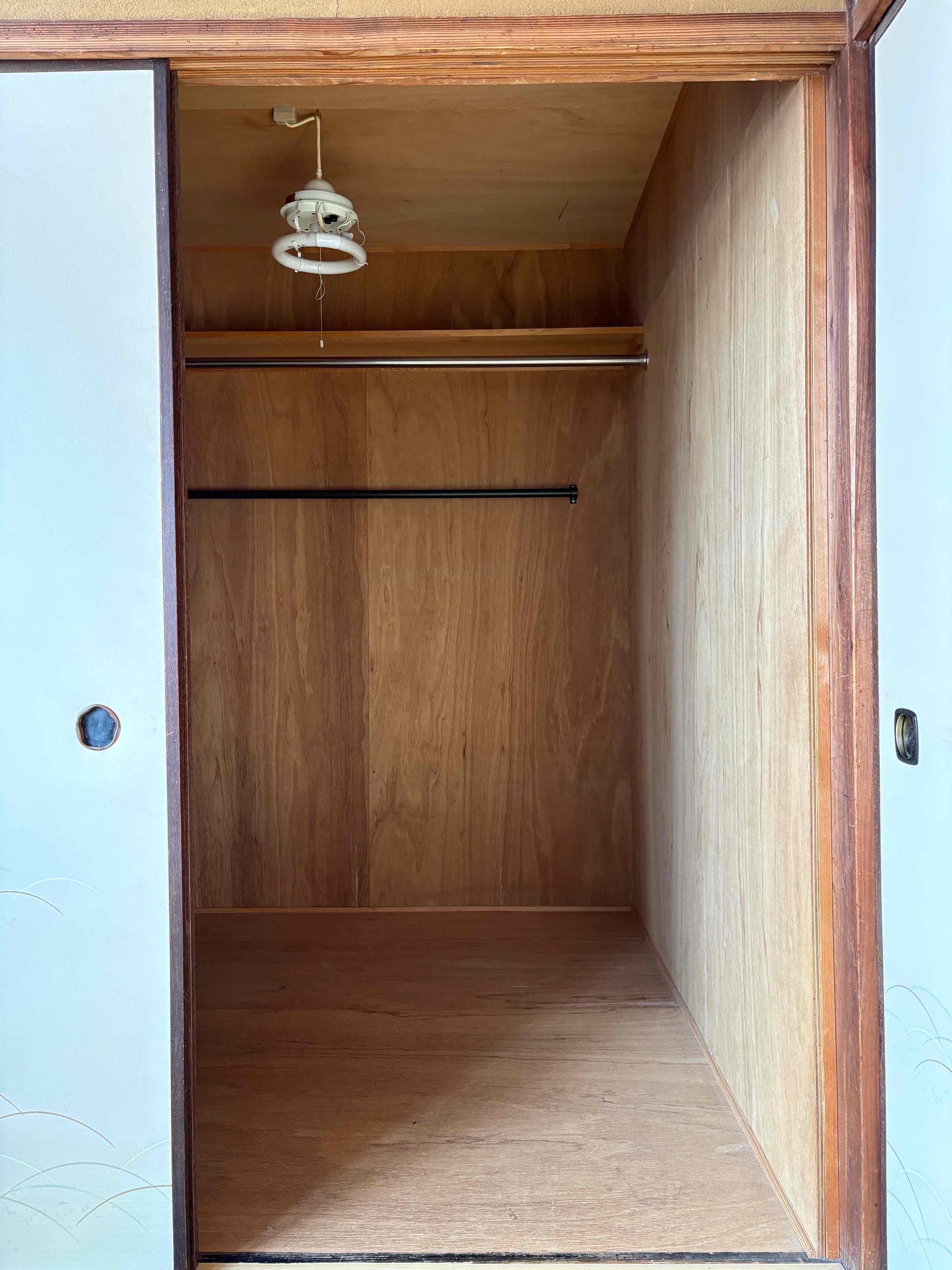 京都市北区紫野南舟岡町74-4の賃貸物件/オフシーズンの服を収納してもまだ余裕がありそう