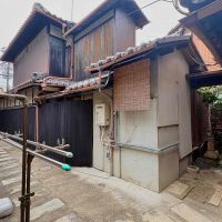 京都市北区紫野南舟岡町74-4の賃貸物件/こんな感じになっていて、前面道路から見えるのはお隣さんというわけなのです