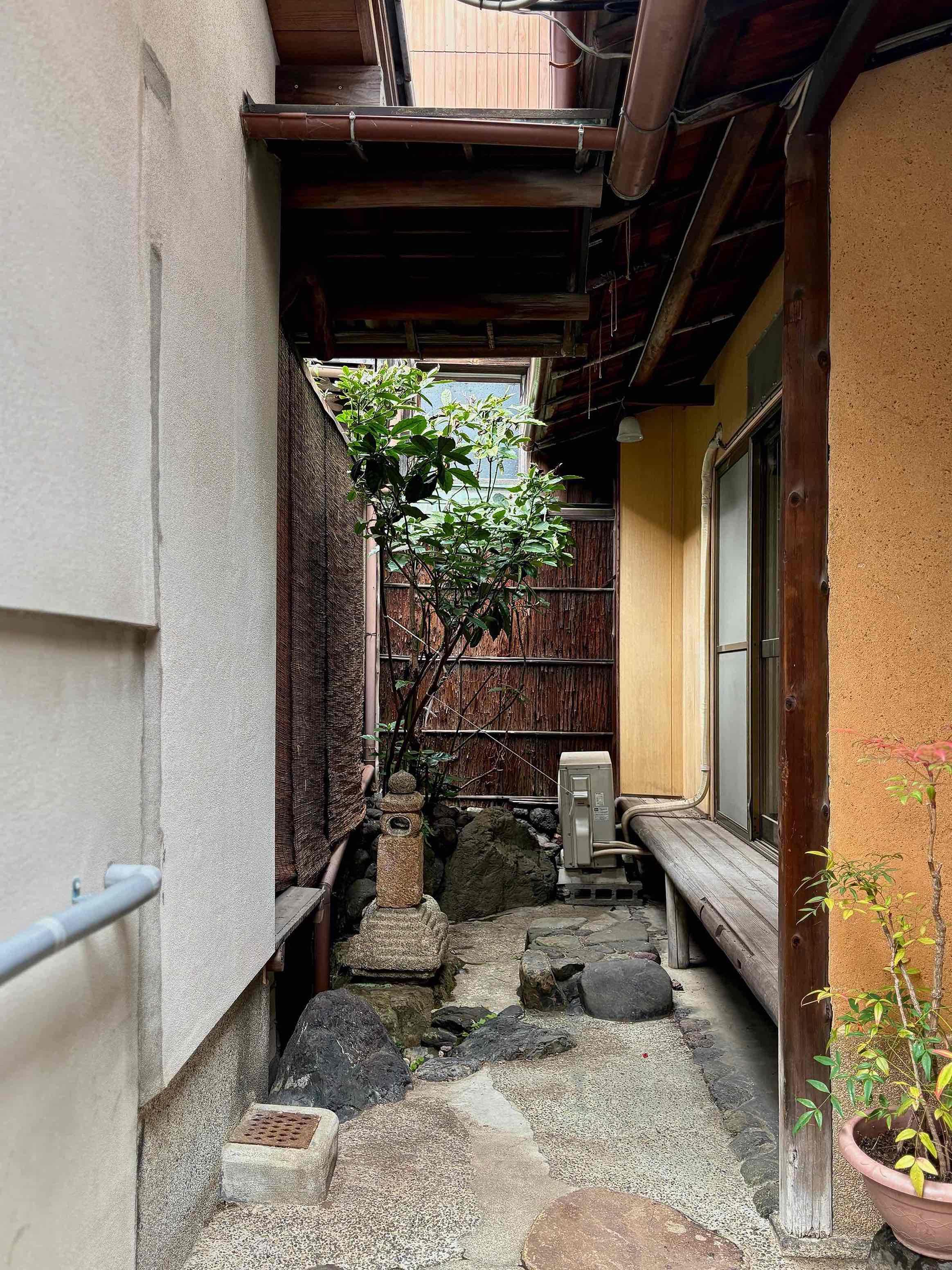 京都市北区紫野南舟岡町74-4の賃貸物件/しっとりと落ち着いた縁側。腰掛けてビールとちょっとしたアテでもあれば&hellip;