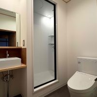 京都市左京区岡崎最勝寺町2番地22の賃貸物件/2階にも洗面、トイレ、シャワールームが設けられています