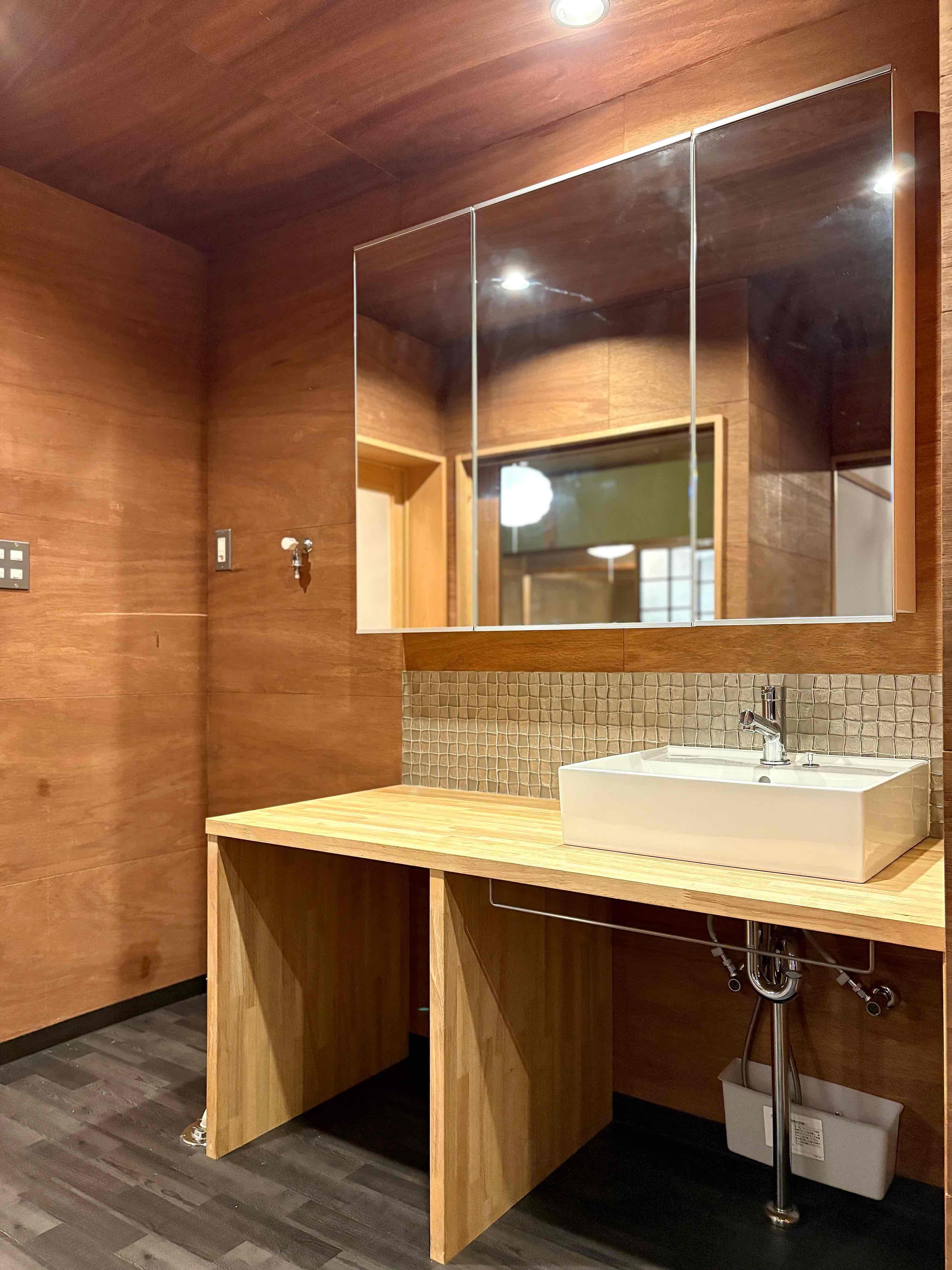 京都市左京区岡崎最勝寺町2番地22の賃貸物件/洗面台も広くとられていて使い勝手がよさそう