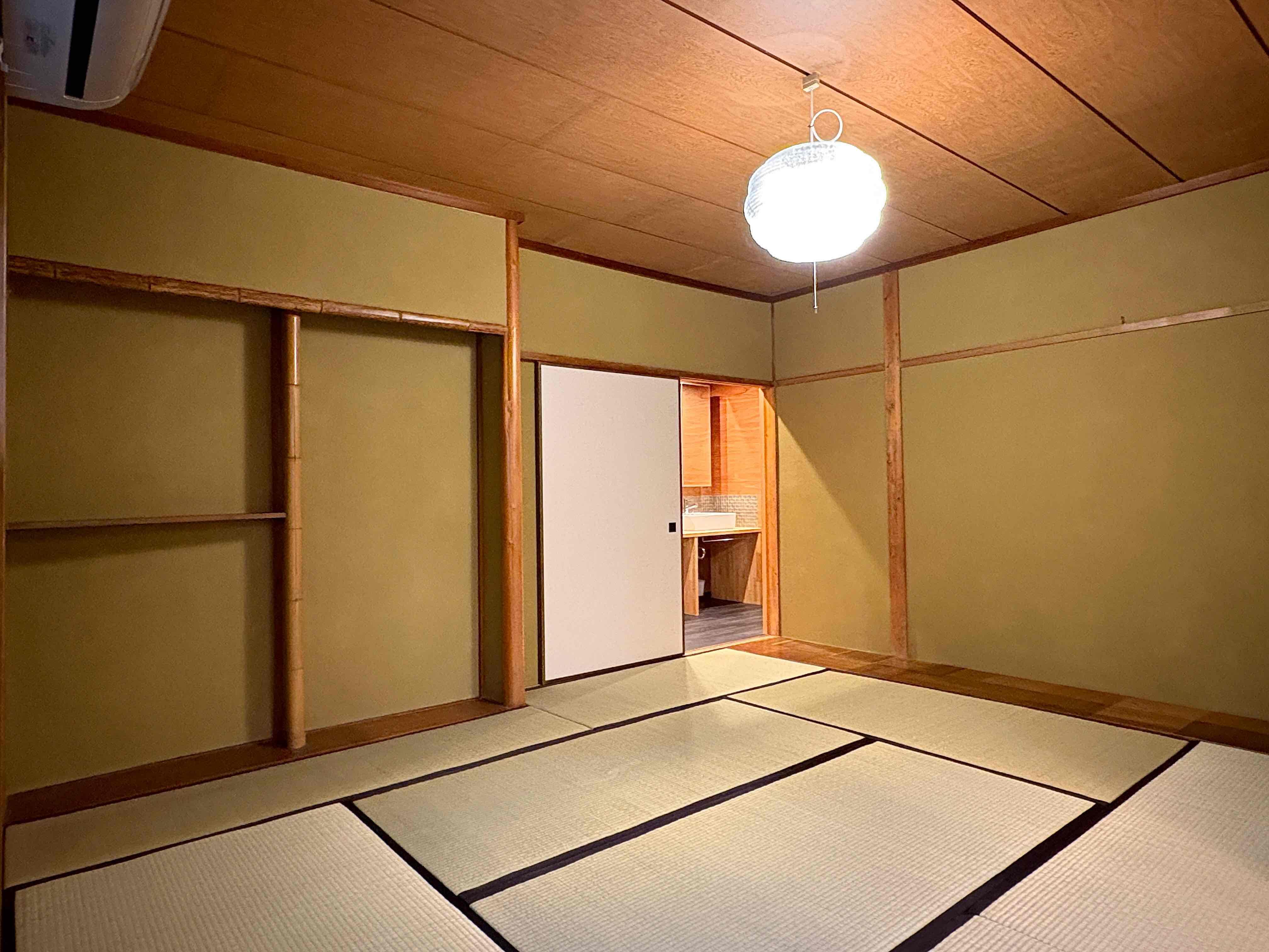 京都市左京区岡崎最勝寺町2番地22の賃貸物件/洋室と隣り合う和室は8帖あり、ゆったりとした時間が過ごせそう