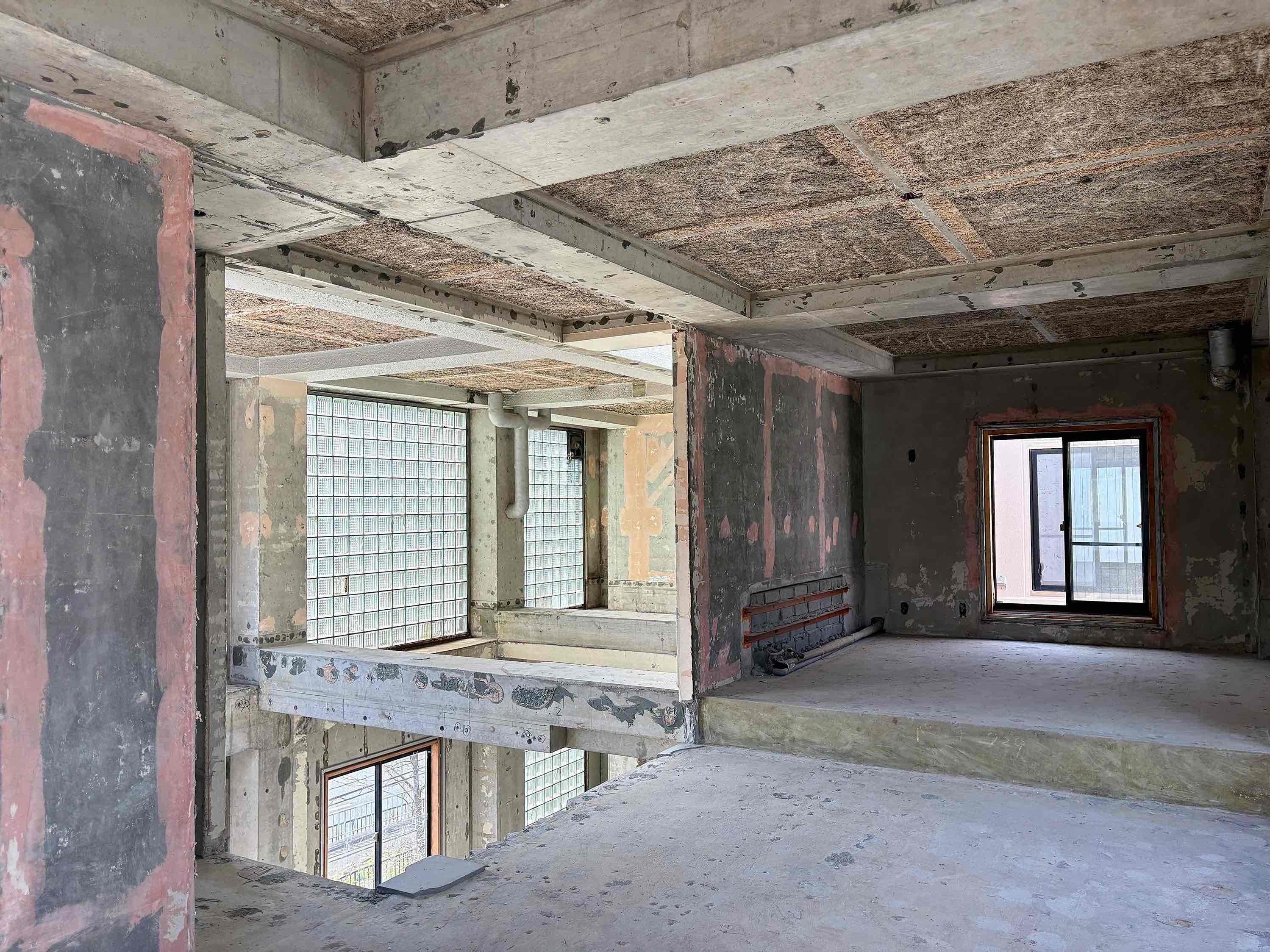 京都市左京区北白川久保田町29-9の賃貸物件/空いている箇所に元は階段があったようですが撤去されています。新たに階段を設けるかハシゴの設置が必要