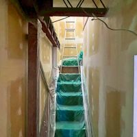 京都市中京区壬生馬場町30-13、30-20の賃貸物件/区画No4｜2階へはこの専用階段を上がる