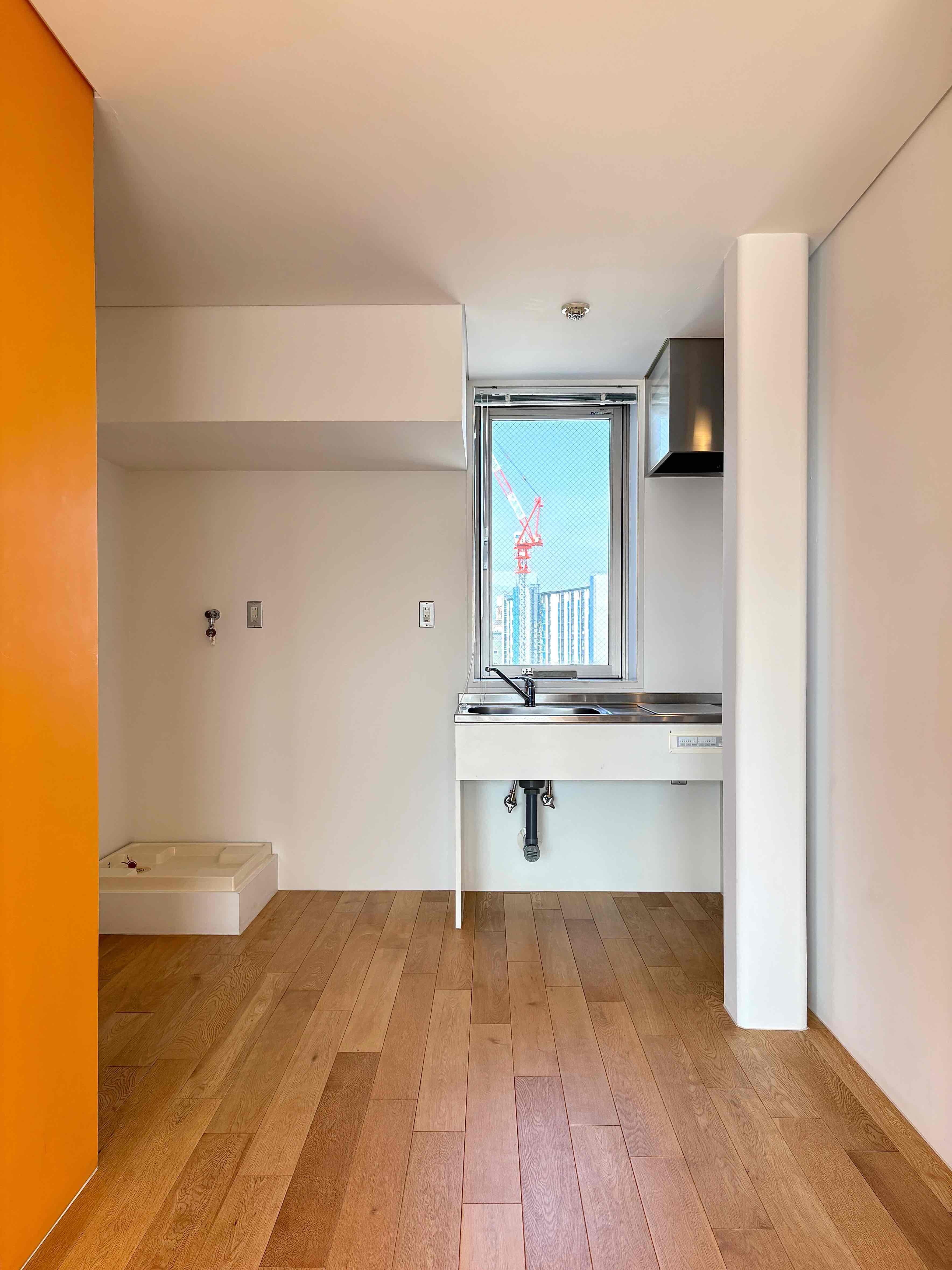 京都市下京区本塩竈町583-4の賃貸物件/キッチン正面にも窓があり、こちらはサンセットも美しそう