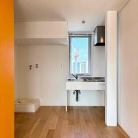 京都市下京区本塩竈町583-4の賃貸物件/キッチン正面にも窓があり、こちらはサンセットも美しそう