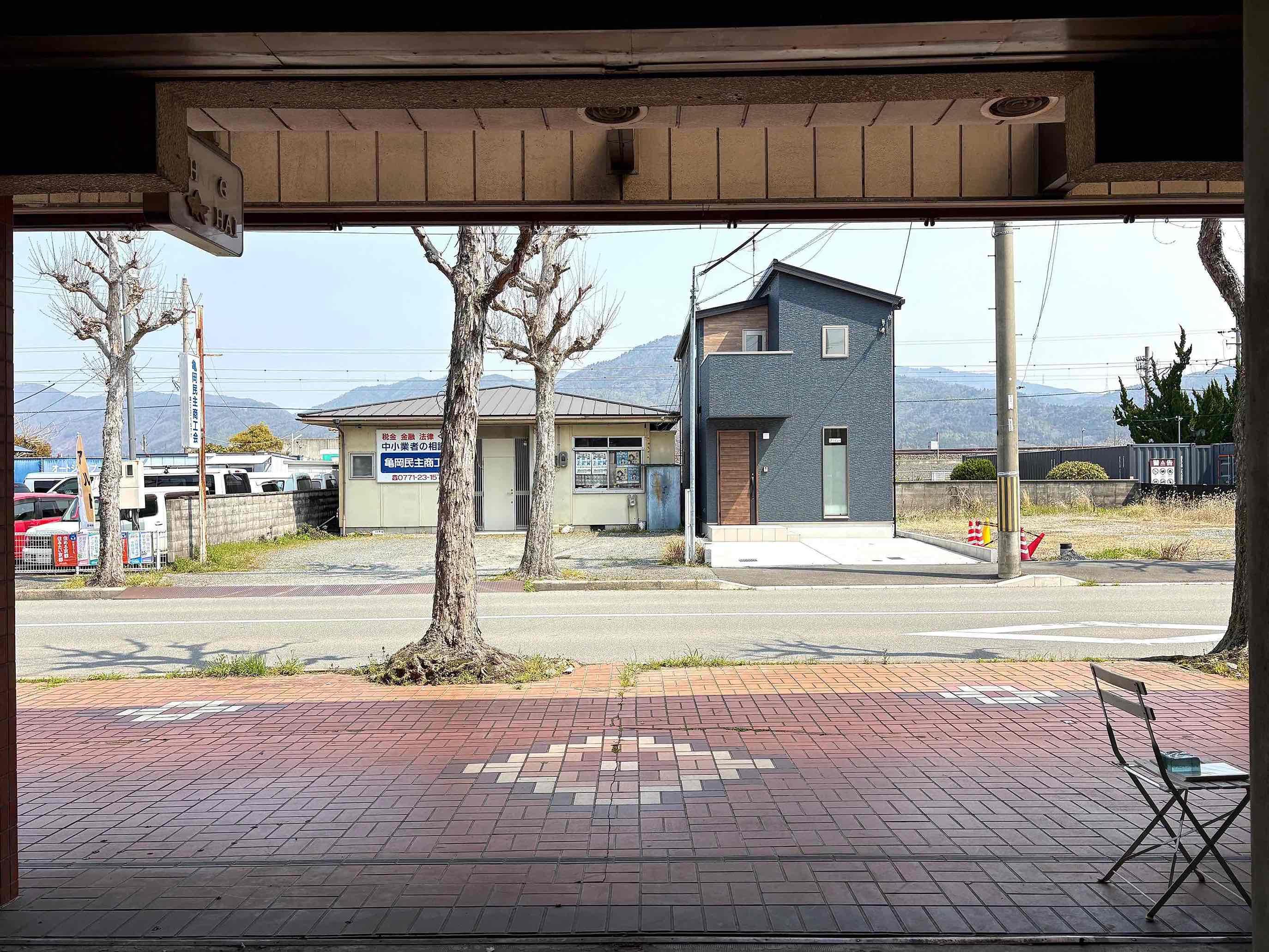 亀岡市河原町200-19の賃貸物件/真正面には愛宕山。亀岡ならではののどかで落ち着いた空気感