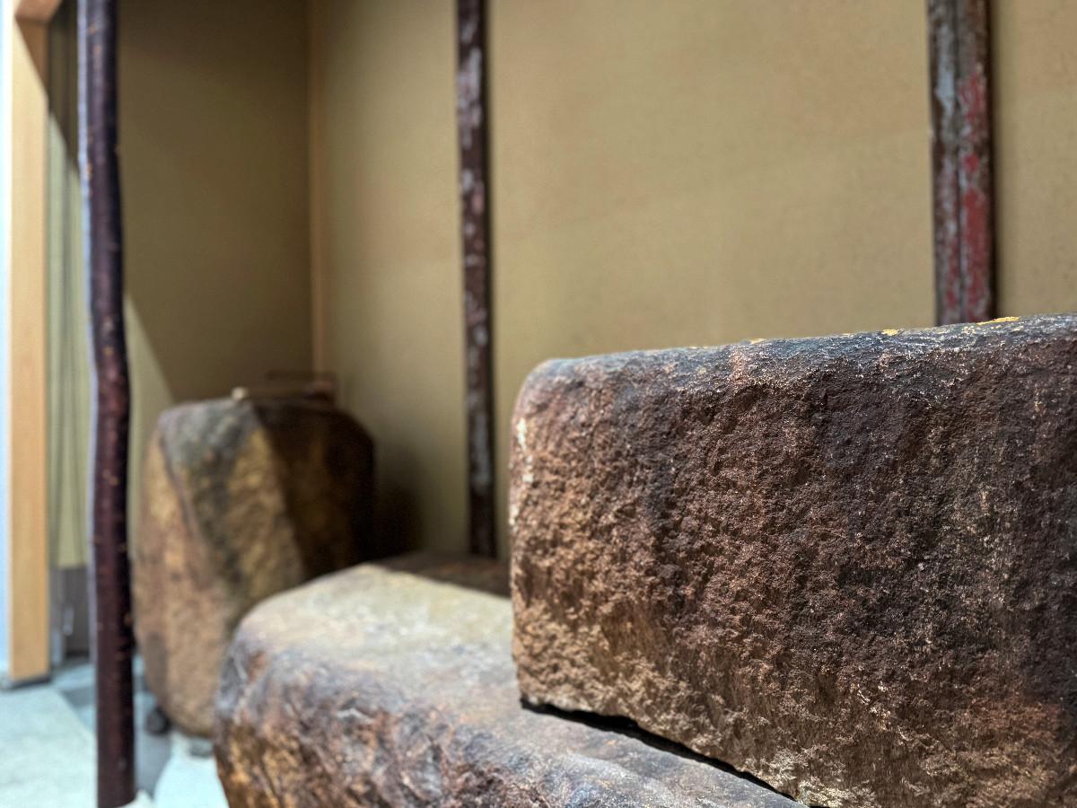 京都市下京区中堂寺前田町9-10の賃貸物件/1階の巨石群。そのまま面白く活用できたらいいなぁ。使う方のセンス次第！