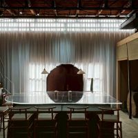 京都市下京区中堂寺前田町9-10の賃貸物件/1階入り口を店内から望む。日の出のような劇的な光景