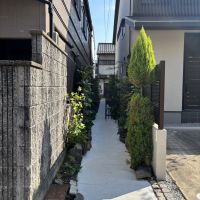 京都市左京区聖護院中町の賃貸物件/この白い通路を抜けた先にあるのが、今回の物件