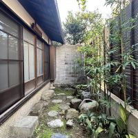 京都市左京区聖護院中町の賃貸物件/庭｜玄関横にある、風情のある庭