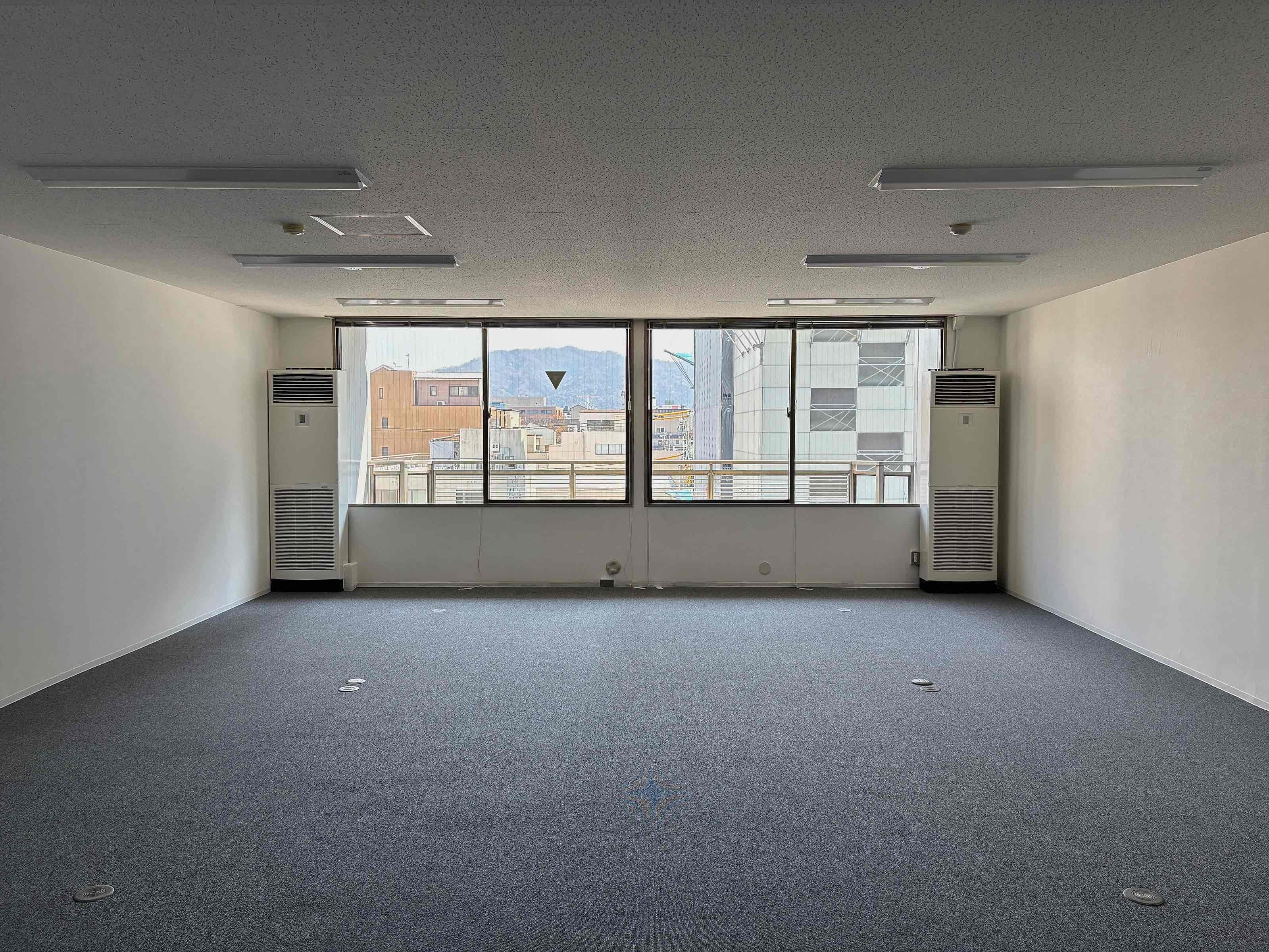 京都市中京区烏丸通竹屋町下る少将井町229-2の賃貸物件/4階｜上の階のような眺望は無くとも、開口部が大きくて圧迫感は感じません