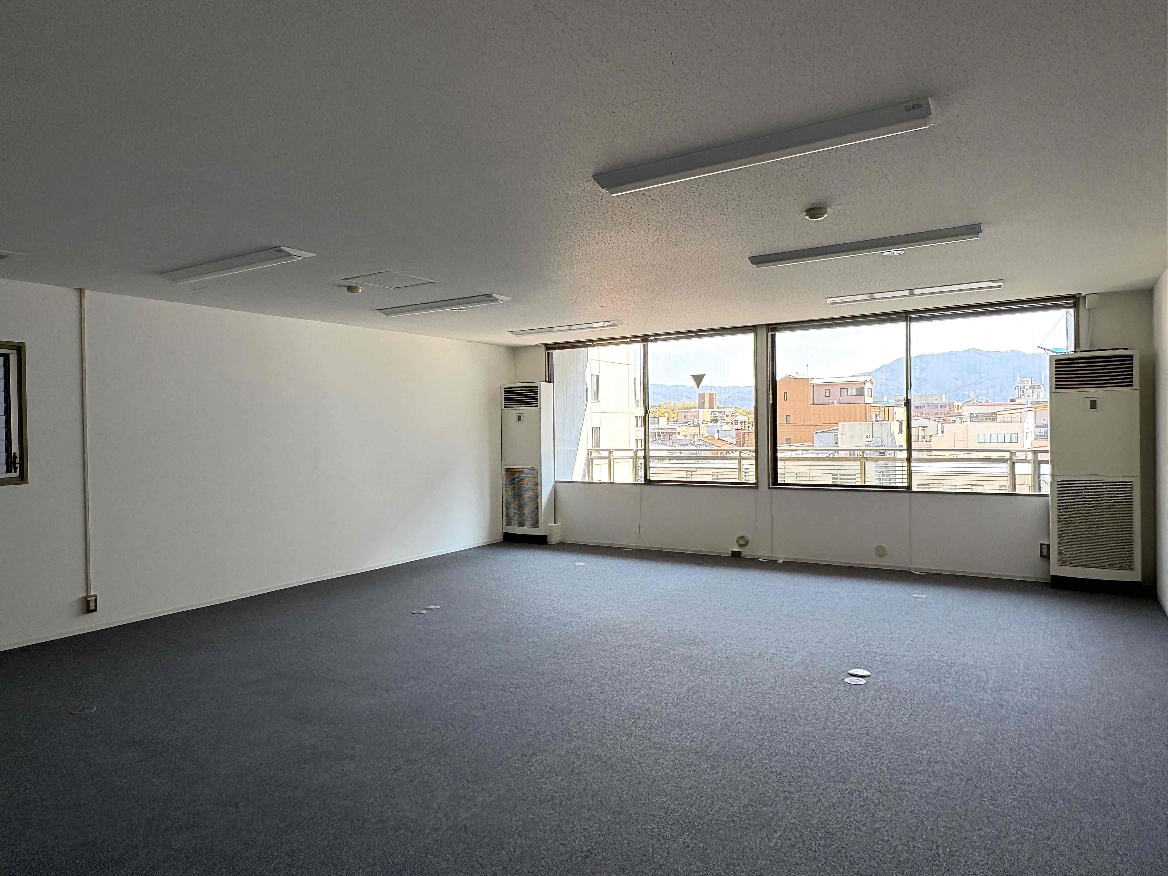 京都市中京区烏丸通竹屋町下る少将井町229-2の賃貸物件/4階｜前面道路は烏丸通で走行音は、ほんの少し聞こえるかなー。程度でした