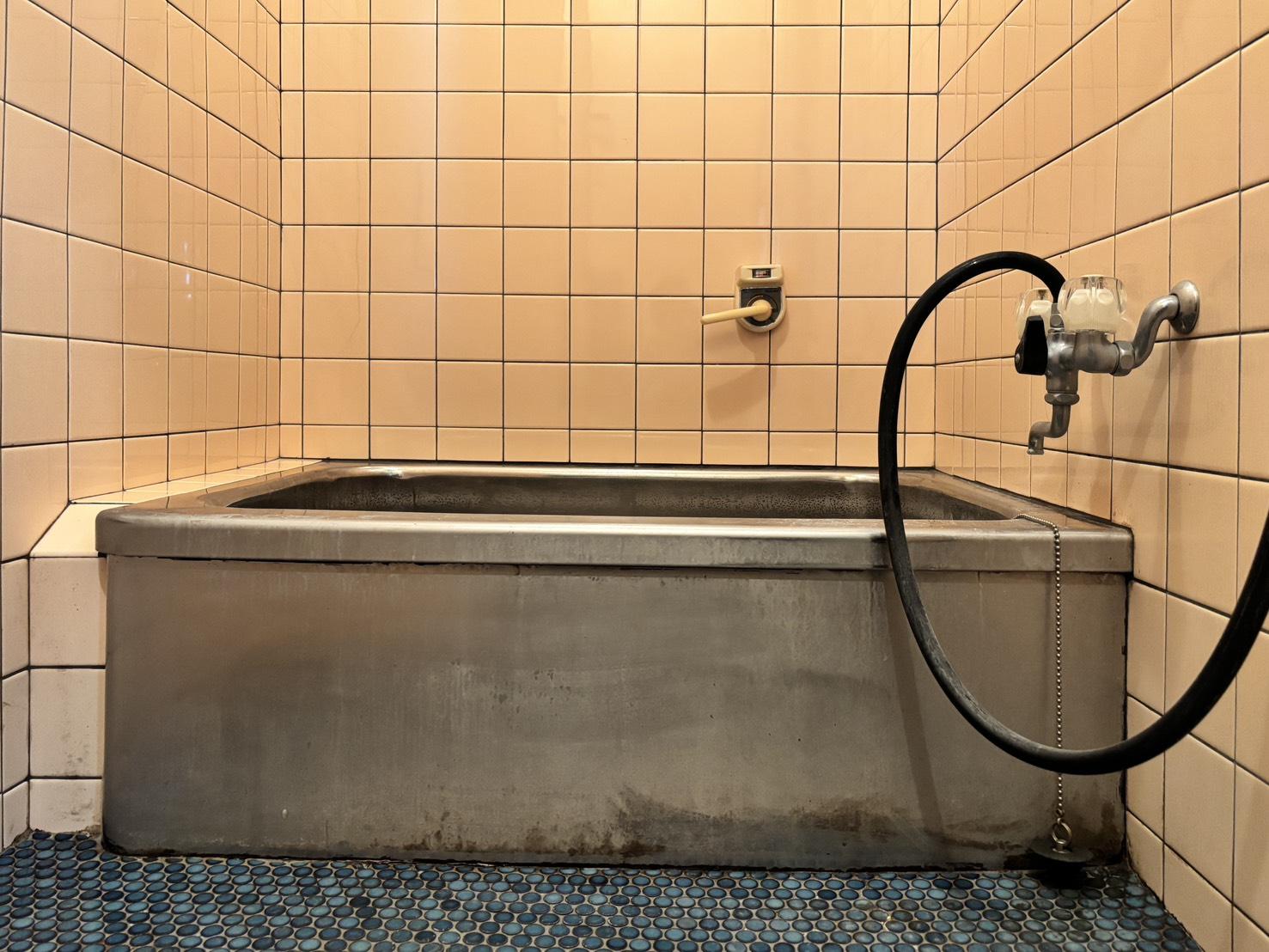 京都市左京区高野清水町132-11の賃貸物件/お風呂はまぁまぁコンパクト。