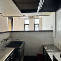 京都市左京区高野清水町132-11の賃貸物件/厨房設備も一通り残っています。使い方に合わせて整えていくイメージ。