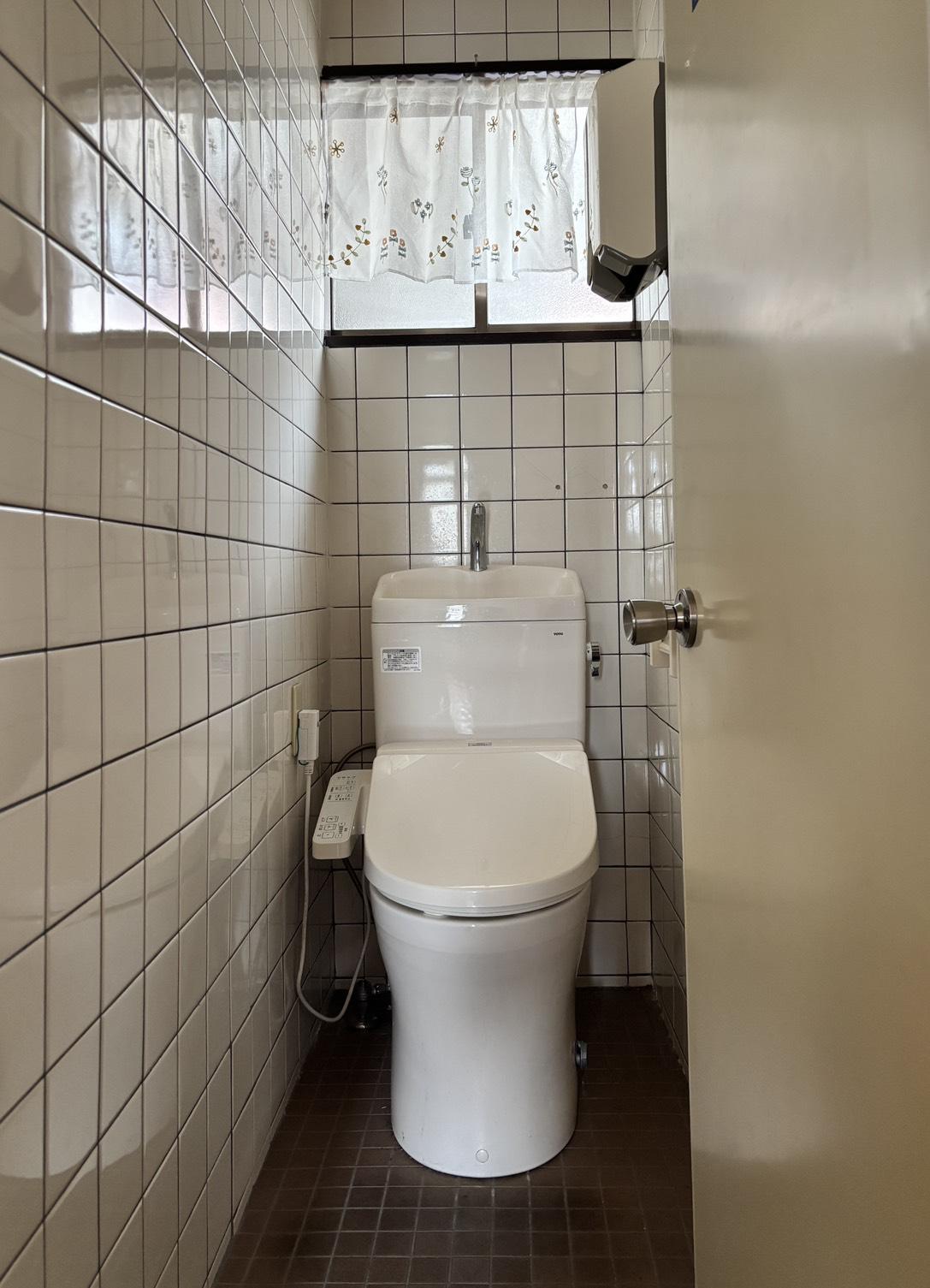 京都市左京区高野清水町132-11の賃貸物件/トイレはこの感じ。きれいに使われています。
