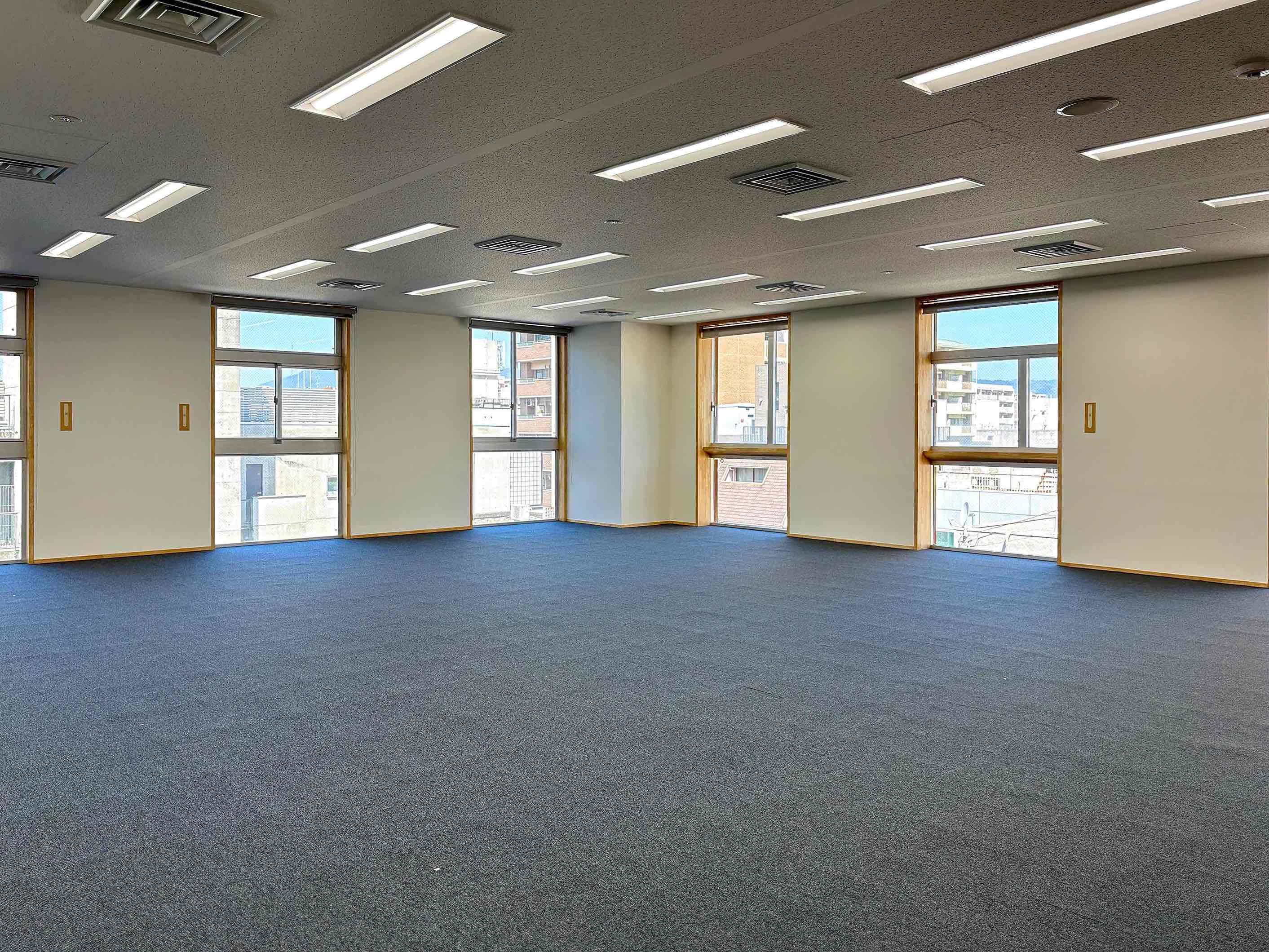 京都市中京区烏丸通四条上ル笋町688の賃貸物件/等間隔の開口部からはよく光が入っています