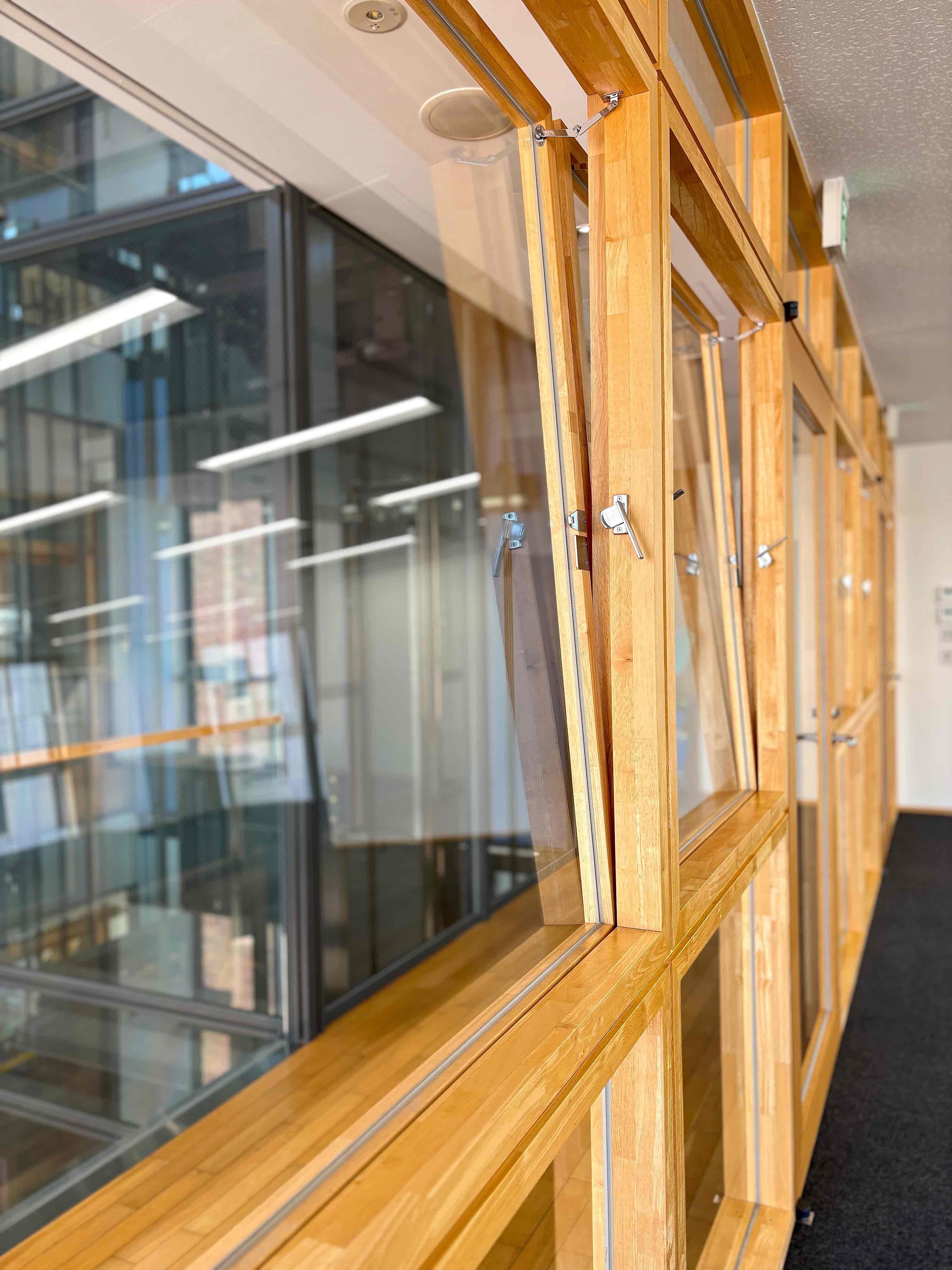 京都市中京区烏丸通四条上ル笋町688の賃貸物件/廊下側も開けれるので風もよく通り抜けます