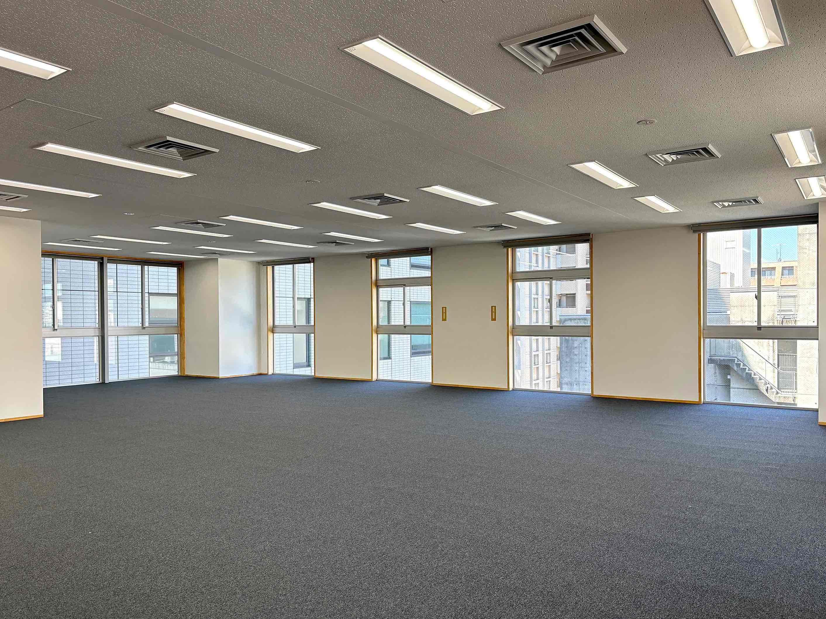 京都市中京区烏丸通四条上ル笋町688の賃貸物件/専有部の内装は比較的オーソドックスなオフィス仕様