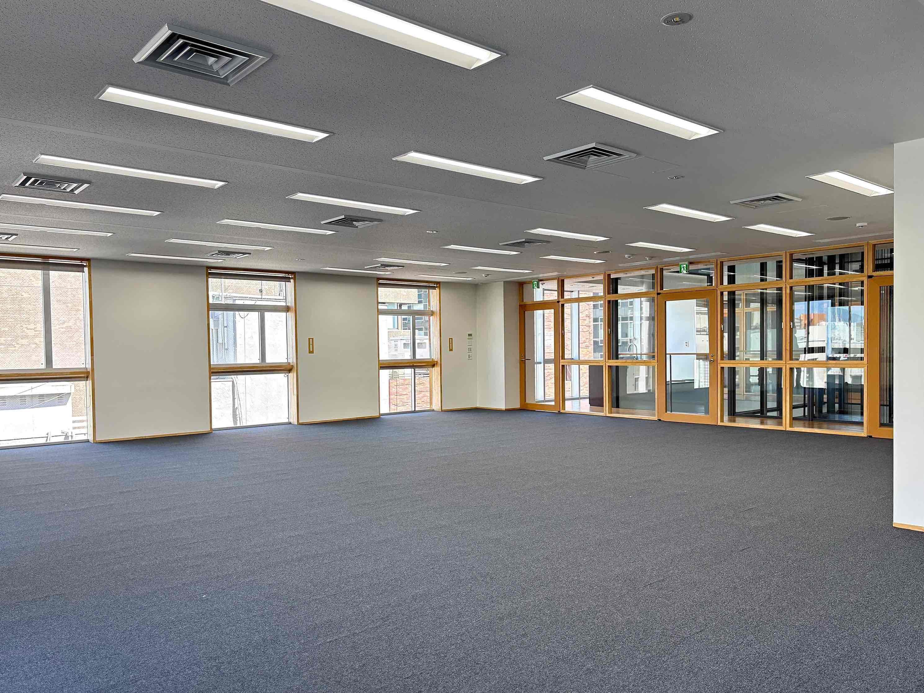 京都市中京区烏丸通四条上ル笋町688の賃貸物件/建具にもふんだんに木材が使用されています。