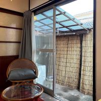 京都市北区紫竹高縄町の賃貸物件/つい腰掛けたくなる縁側。洗濯機は外置きです