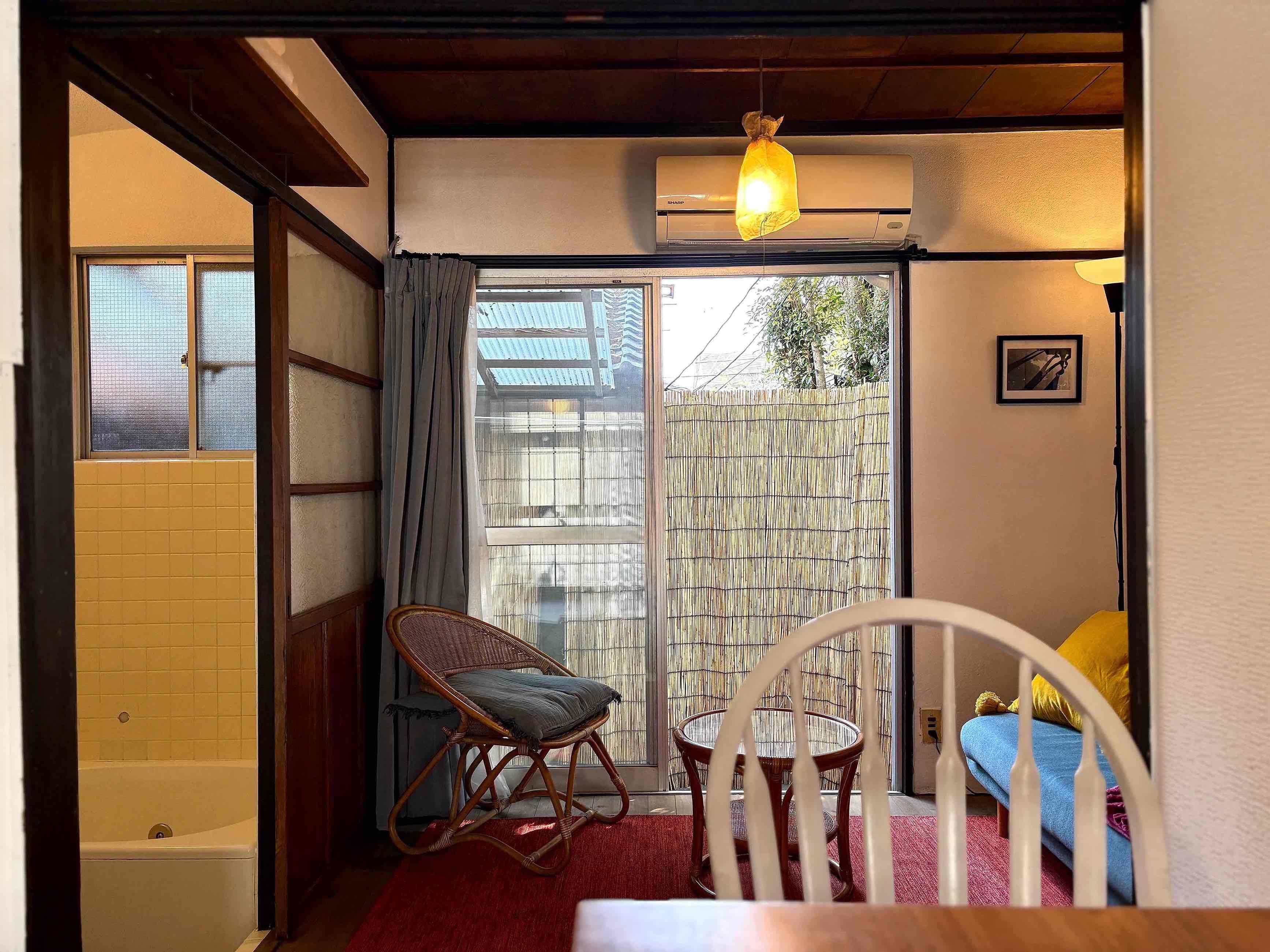 京都市北区紫竹高縄町の賃貸物件/やわらかな灯りと木の温もりに包まれる。落ち着いた一角