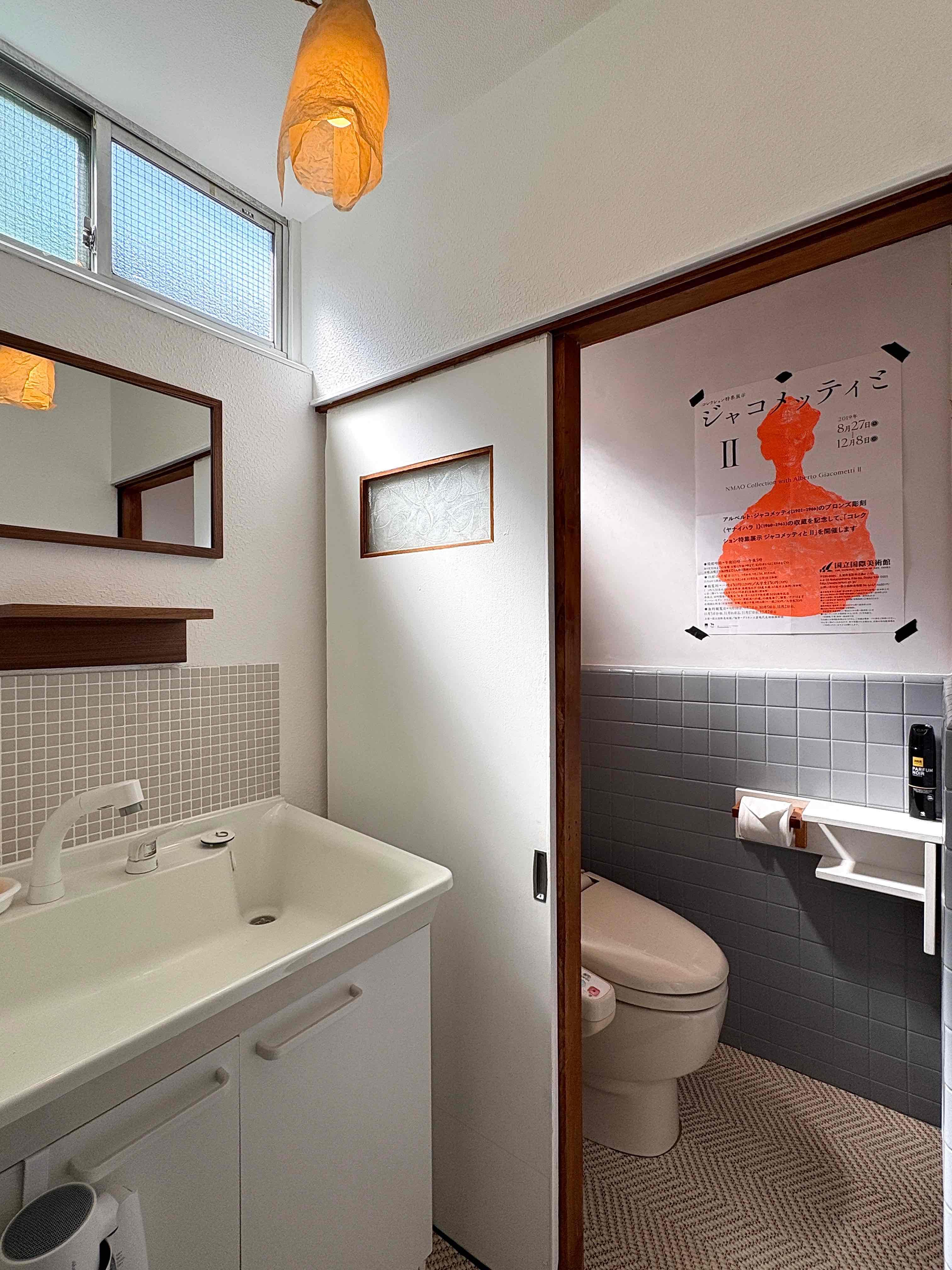 京都市北区紫竹高縄町の賃貸物件/洗面所とトイレにも心地の良い光が入ります